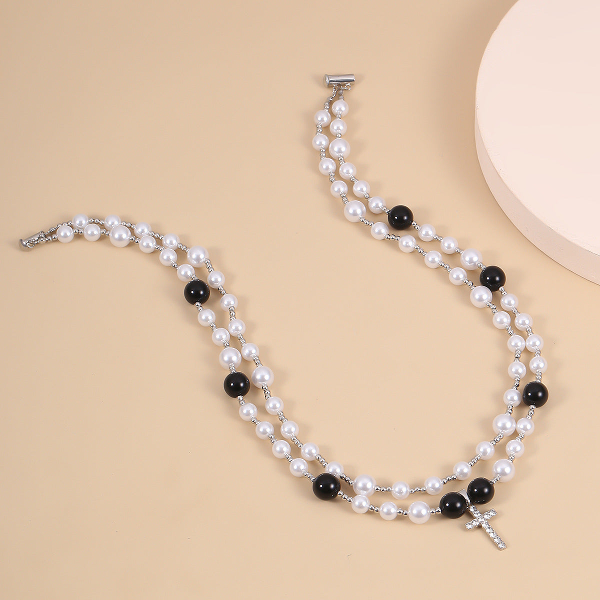 Pearl necklace with cross pendant