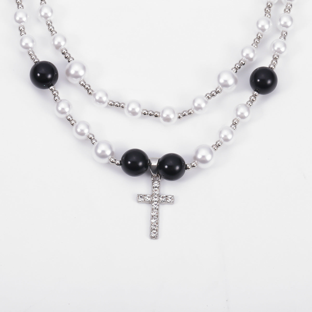 Pearl necklace with cross pendant